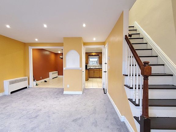 3rd image of 2732 Matthews Ave Floor 2
