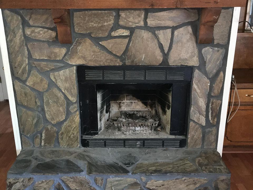 1st image of 383 Lakeshore Dr