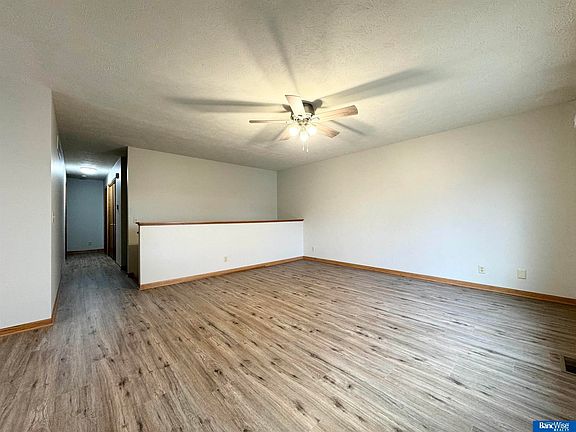 4th image of 924 Newport Blvd