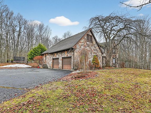 4th image of 125 Post Hill Road