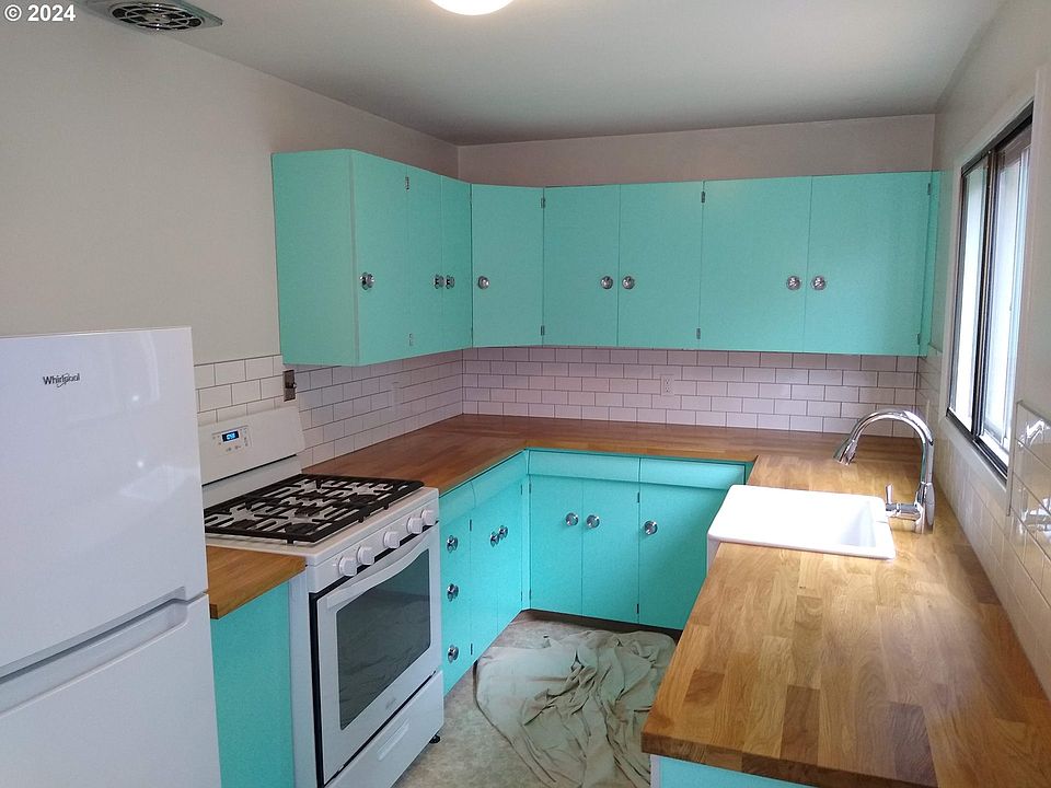 2nd image of 4032 SE Tibbetts St