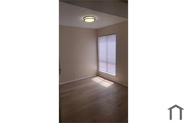 Building Photo - 6552 N Meridian Ave #104