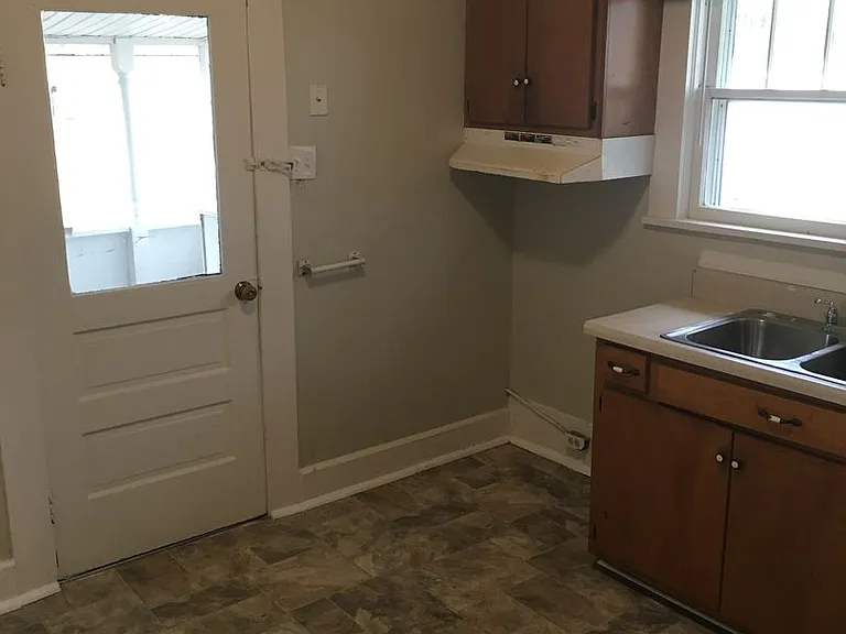 174 Yale Rd NE — Photo 16