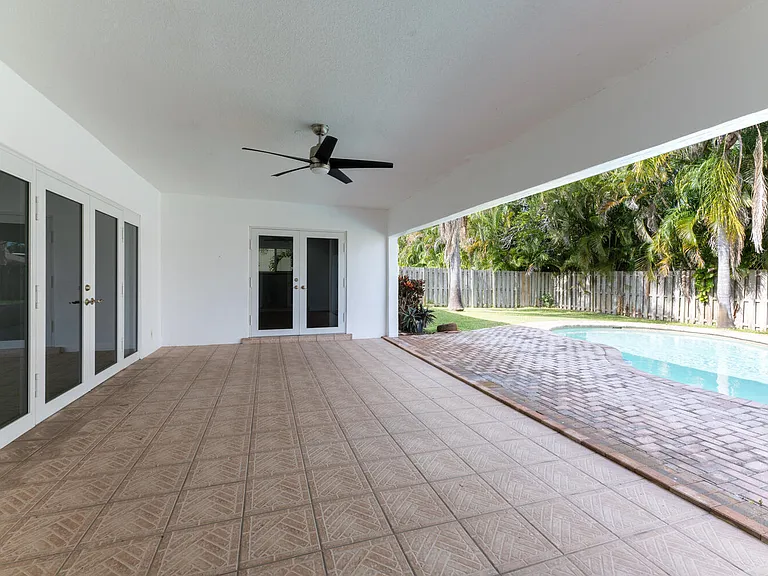 4695 Brandywine Dr — Photo 3