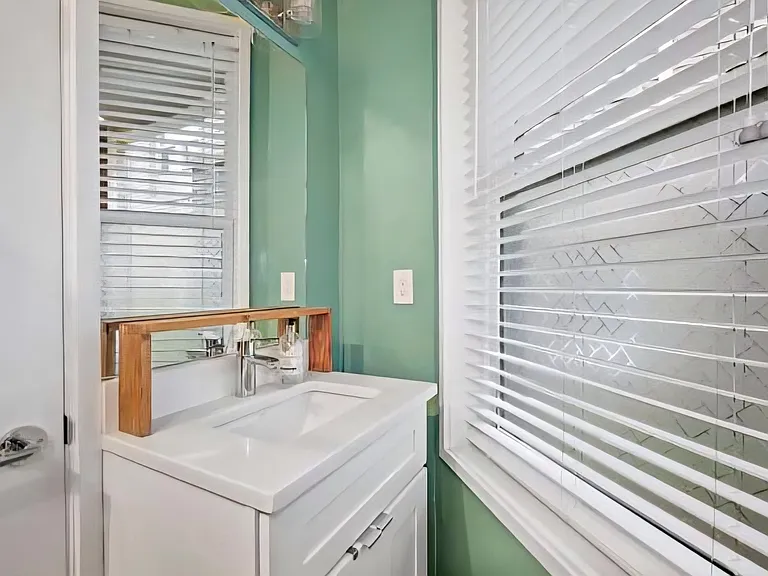1821 Newton St NW #3 — Photo 4