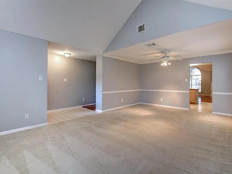 2114 Whirlaway Dr — Photo 7