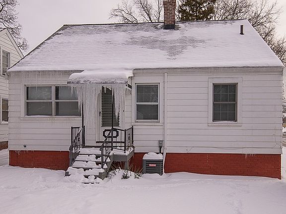 3rd image of 858 E 250th St