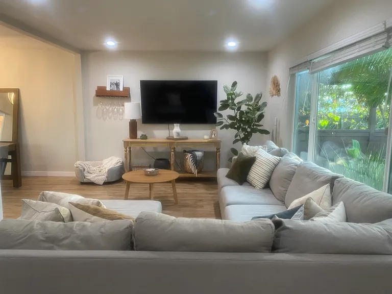 1095 Regal Rd — Photo 23