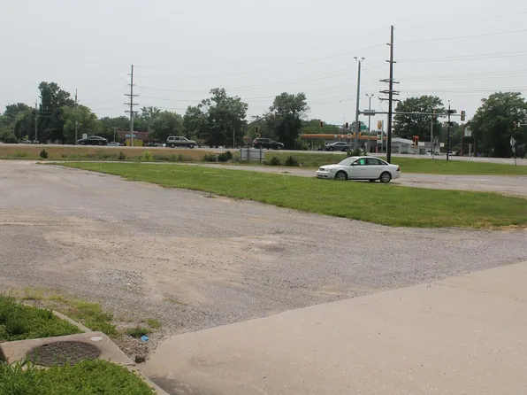 1915-1921 W Sycamore St, Carbondale, IL 62901