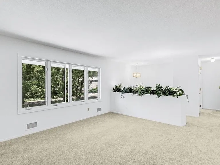 801 Corens Dr — Photo 8