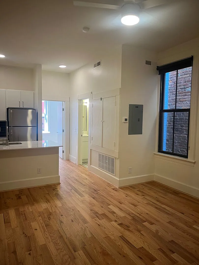 120 East 14th — Photo 2