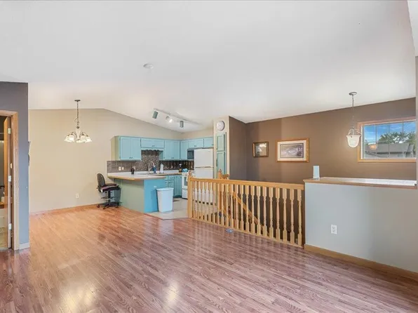 290 12th St, Milaca, MN 56353