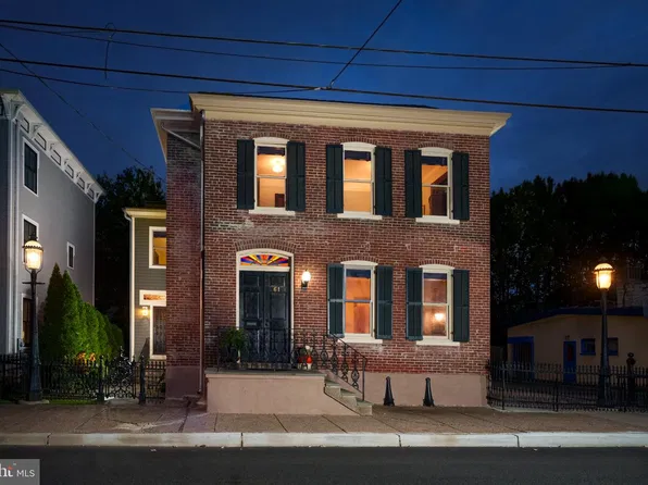 61 Church St, Lambertville, NJ 08530