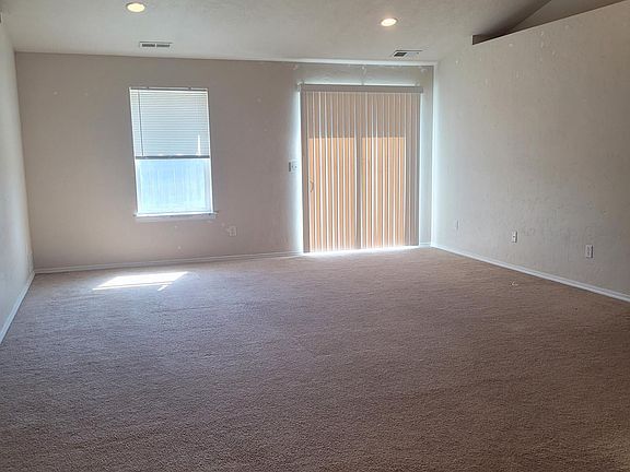 5th image of 410 Bridgeport Ave