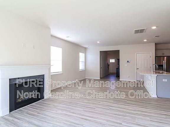 4th image of 128 Sycamore Springs Dr