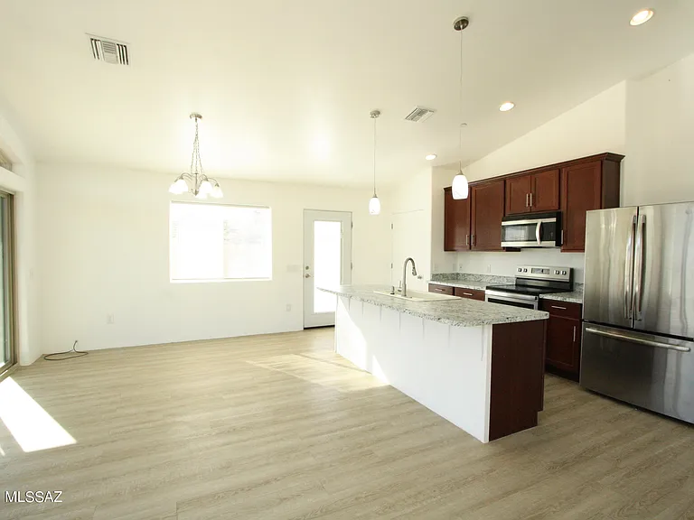 15237 N Lago Del Oro Pkwy — Photo 8