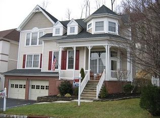 27 Hunters Run, Oakland, NJ 07436