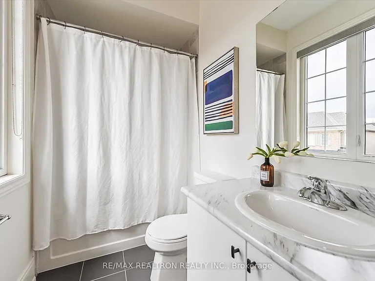 51 Ken Sinclair Cres — Photo 24
