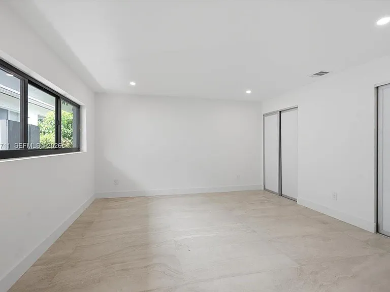 1215 NE 110th St — Photo 17