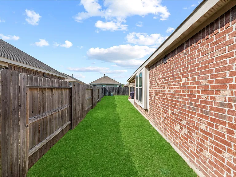 26006 Windy Prairie Ct — Photo 32