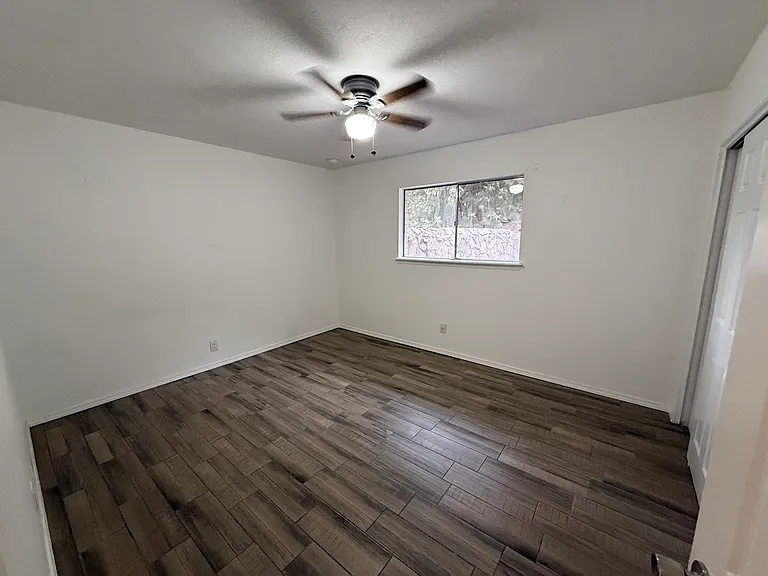 225 Zenith Dr #B — Photo 16