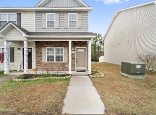 512 Oyster Rock Ln, Sneads Ferry, NC 28460