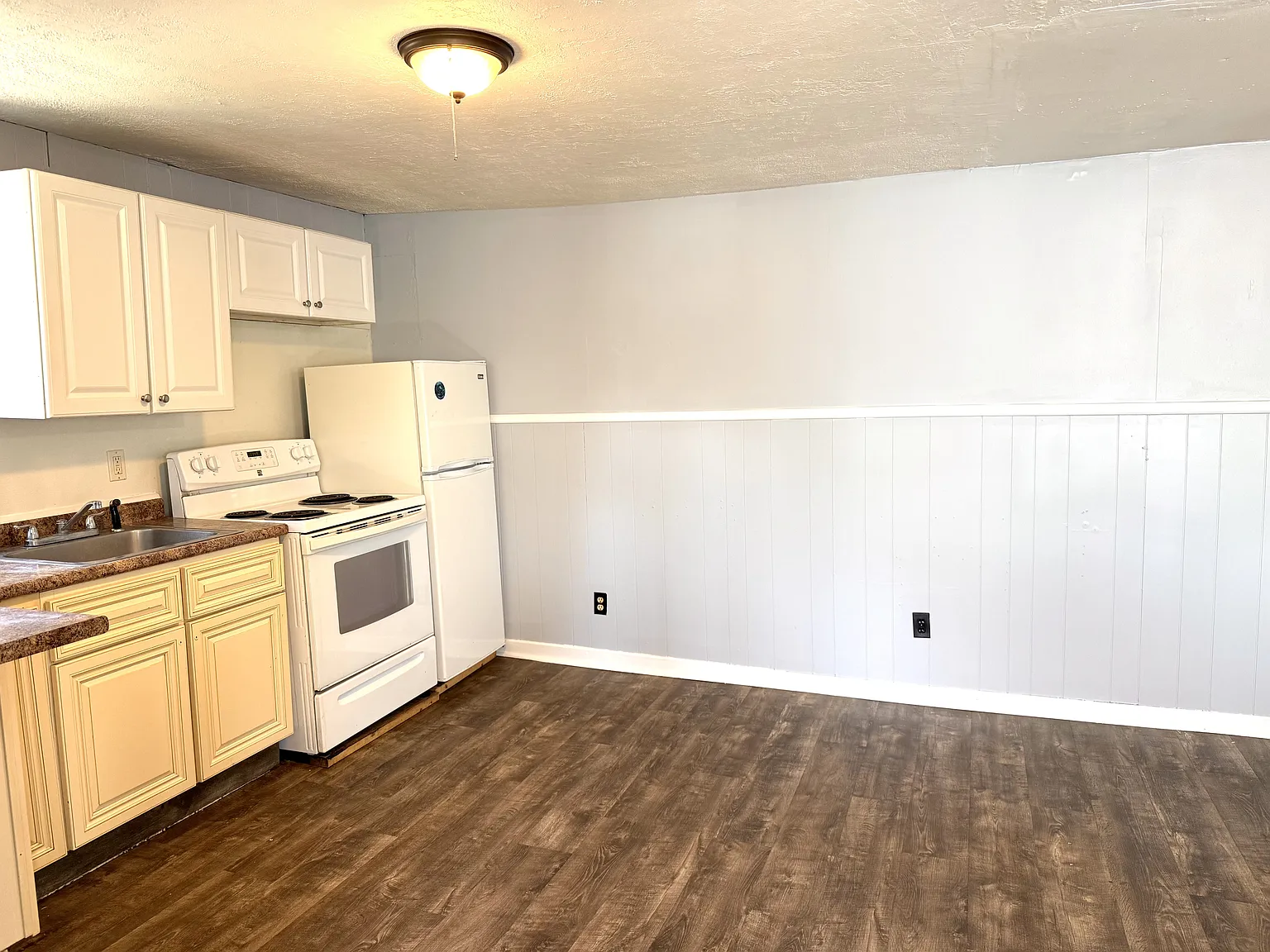 1 bed, 320 sqft, $925 — Photo 2