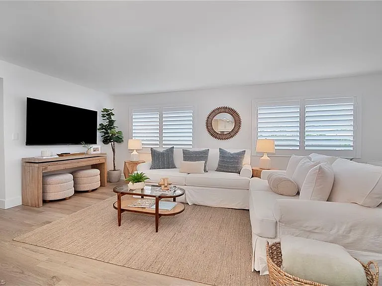 1950 Gulf Shore Blvd N #101 — Photo 1