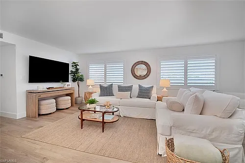 1950 Gulf Shore Blvd N #101 Photo 1