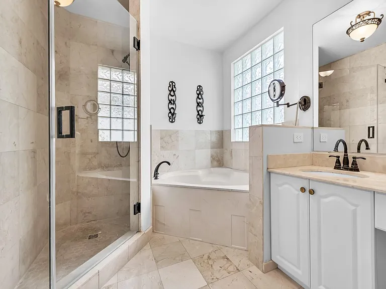 101 Gables Blvd — Photo 13