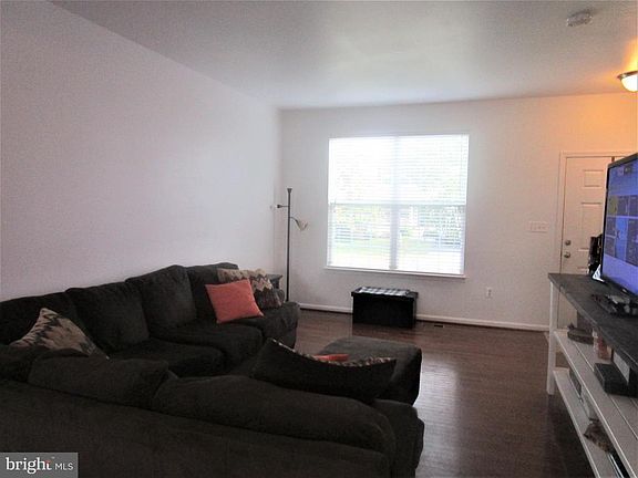 5th image of 2044 Gold Finch Dr