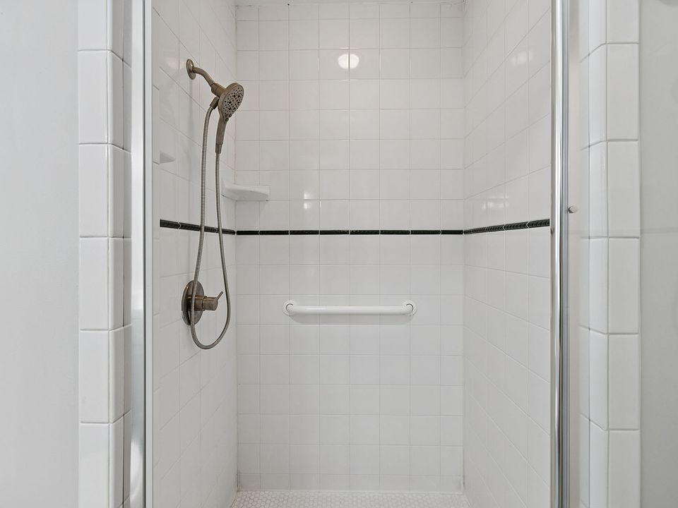 1st image of 2815B Acklen Ave #B