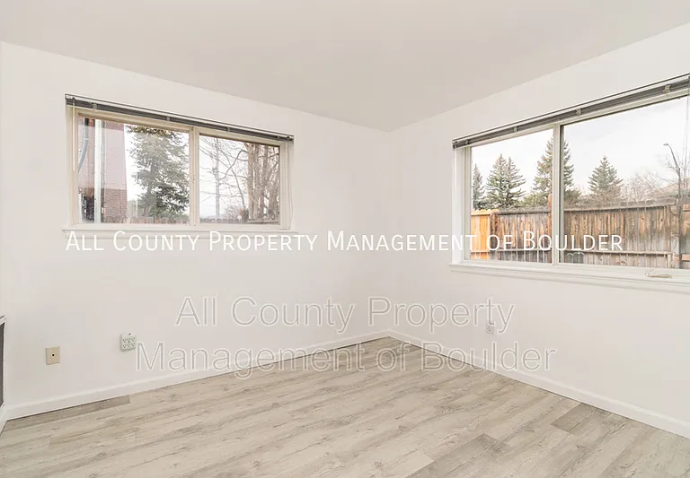 4390 Laguna Pl #J — Photo 4