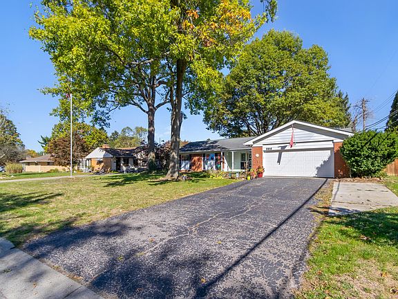 4th image of 986 Hillsdale Dr