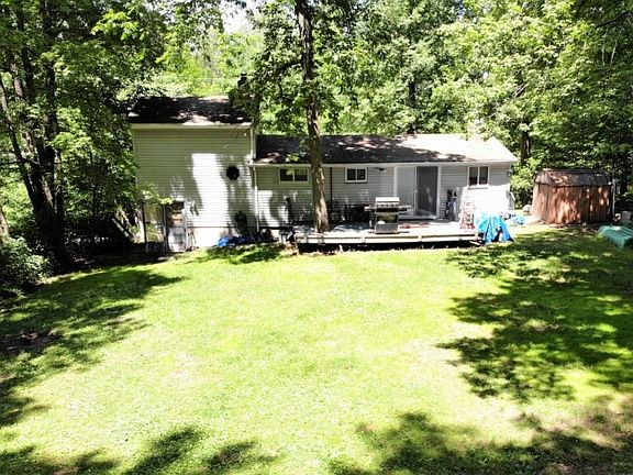 3rd image of 21 E Brook Ln