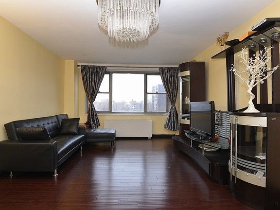 3rd image of 6120 Grand Central Pkwy APT A708