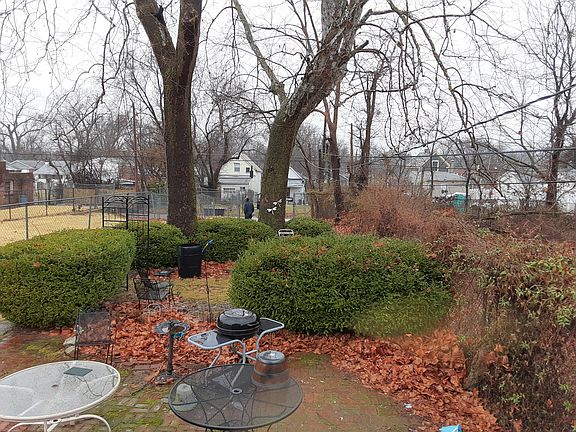 4th image of 2709 Semple Ave