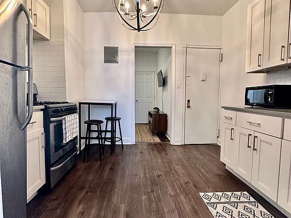 3rd image of 2418 Cambreleng Ave #3-A