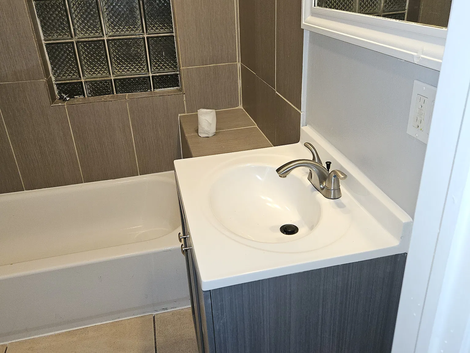 7920 S Langley Ave — Photo 3