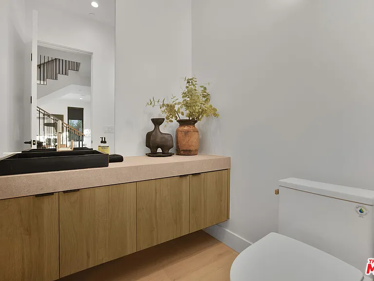 4433 Kraft Ave — Photo 46