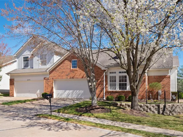 16771 Chesterfield Bluffs Cir, Chesterfield, MO 63005