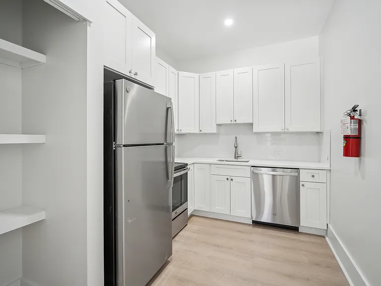 326 S Plant Ave #1 — Photo 6