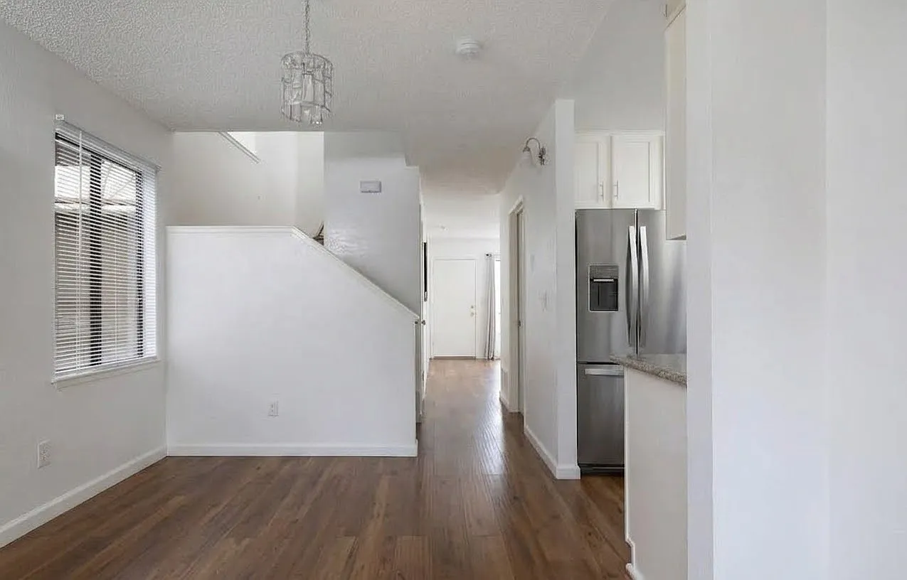 2 bed, 1064 sqft, $2,700 — Photo 4