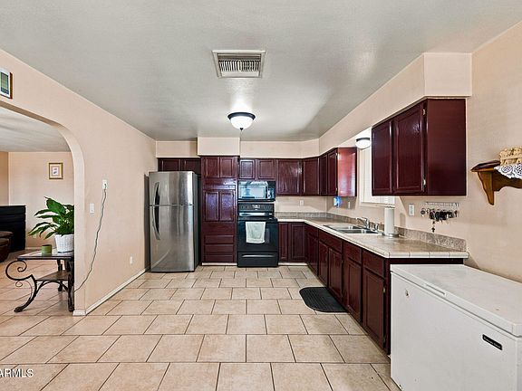4th image of 727 W 13TH Street