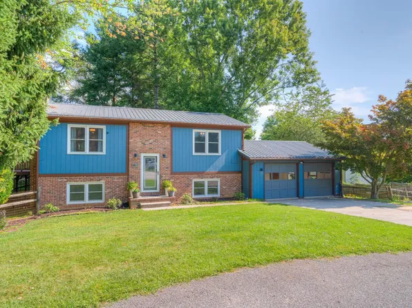 2103 Monteray Ct, Blacksburg, VA 24060