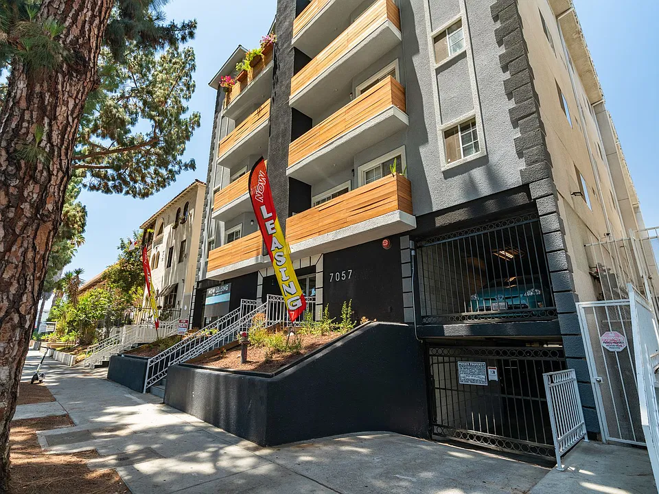Building Photo 5