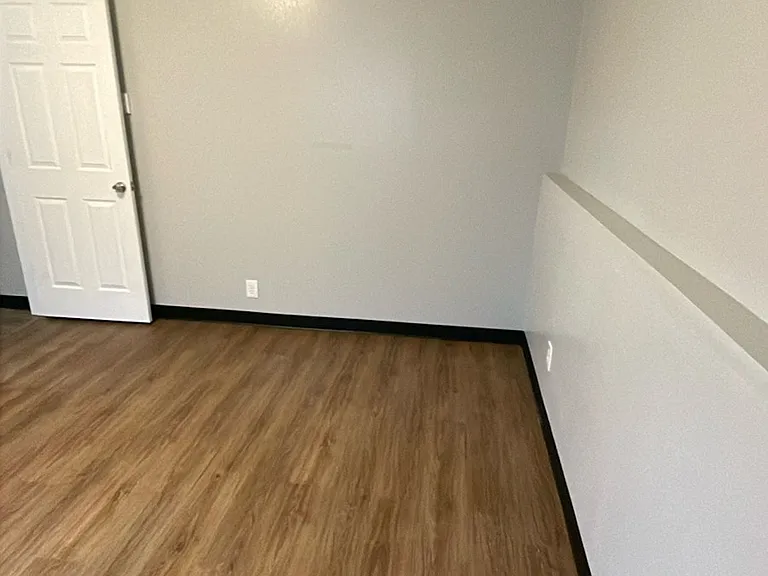 814 E Brady Ct — Photo 12