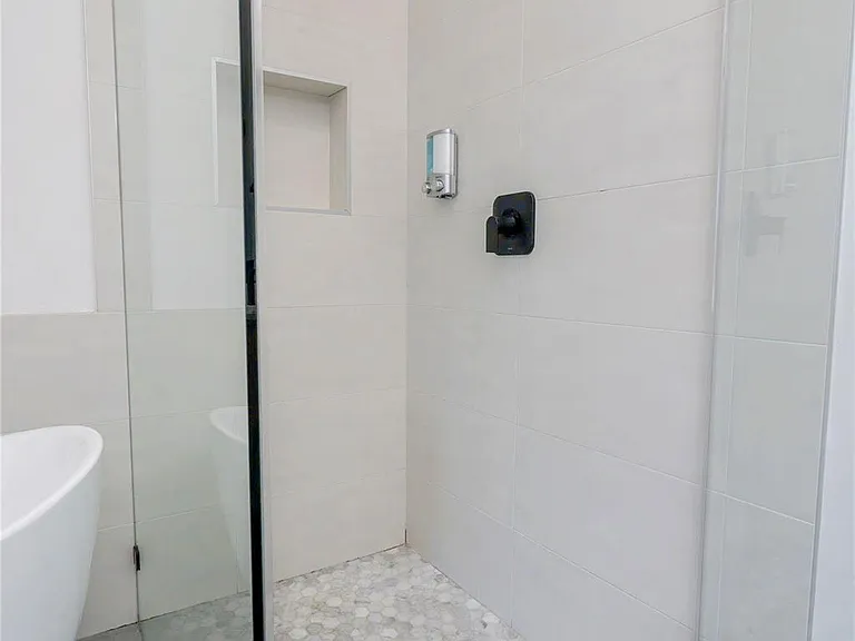 709 Memorial Heights Dr — Photo 36