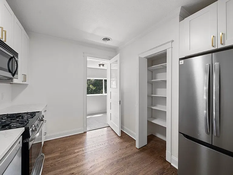 5006 Tholozan Ave #A — Photo 10