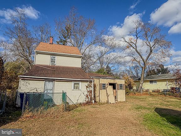 5th image of 64 W Millbrooke Ave